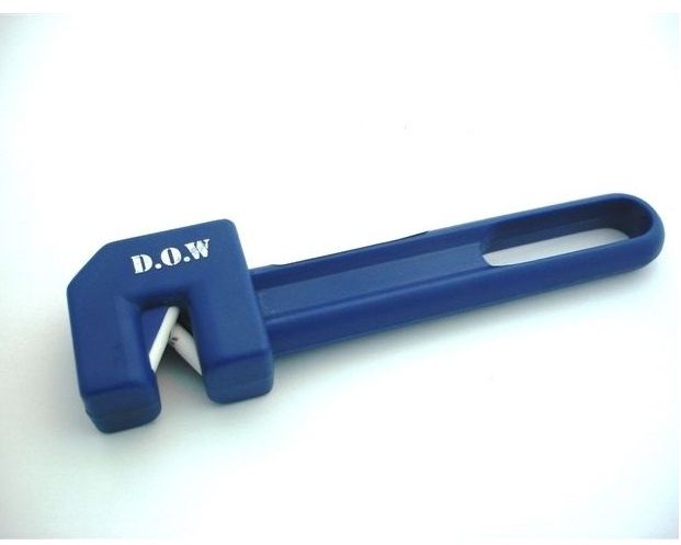 The DOW Mini Sharpener has pre set Ceramic rods to give you a long lasting edge on your blade. Ideal for a tackle box or your hunting bag it is very compact and weighs almost nothing.