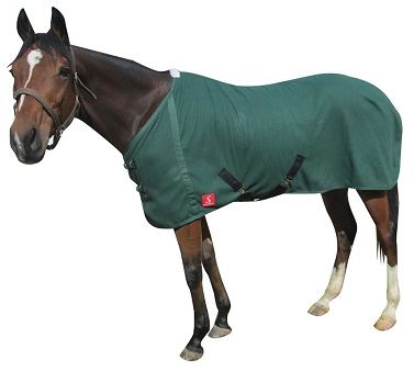 Used as a light stable rug, travel rug or under rug. Made with breathable fleece with an anti-pill finish, ensuring it stays looking it's best for longer. Contoured fit ensures good shoulder and body fit, which prevents rug slipping, as well as the cross over straps and removable leg/ New Zealand straps. Reinforced double front buckles. Machine washable 30 degrees.