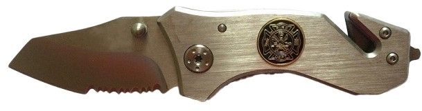 Medium size folding knife.420 stainless steel "safety" blade. Aluminium scales. Glass breaker, seatbelt cutter.