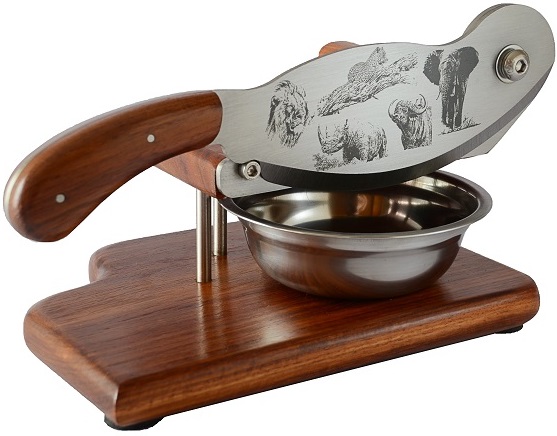 The Big Biltong Cutter is a handmade product from Blacksmith Creations. The high quality stainless steel blades are perfectly aligned for the finest cut time after time.