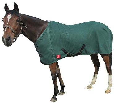 Used as a light stable rug, travel rug or under rug. Made with breathable fleece with an anti-pill finish, ensuring it stays looking it's best for longer. Contoured fit ensures good shoulder and body fit, which prevents rug slipping, as well as the cross over straps and removable leg/ New Zealand straps. Reinforced double front buckles. Machine washable 30 degrees.