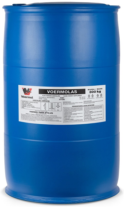 VOERMOL LS 33 (V2678) 300L. Class: Protein & Trace Mineral Supplement for Ruminants. VOERMOL LS 33 is a molasses-based protein, vitamin, mineral supplement in liquid form. Increases the intake of dry roughage because it is highly palatable. Supplements protein, energy, phosphorus & other limiting nutrients. Increases utilisation of poor quality roughage & limits wastage. Ensures safe feeding & efficient utilisation of urea as urea is initially dissolved in molasses. The danger of concentrated urea is lessened. A good binding agent for the manufacturing of pellets.