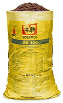 VOERMOL SB 100 (V4498). Class: Protein Concentrate for Ruminants. VOERMOL SB 100 is an economical & easy-to-feed concentrate for cattle. Simply mix with maize or other grain & mix together with roughage. Use the VOERMOL SYSTEM, where concentrates & roughage are fed separately of free choice'. The "VOERMOL SYSTEM" feeding programme results in easy adaptation. This feeding programme means that roughage need not be milled or mixed, which saves costs. This Concentrate can be fed on the veld, saving costs of operating a feedlot & baling roughage. Molasses based & is therefore palatable which promotes intake. Can be fed with whole maize to cattle thus saving costs. Whenever old cows or oxen are fed, maize meal must be used. Contains medicaments which reduce feed intake while weight gains are maintained, which may improve feed conversion. Medicaments also reduce the risk of coccidiosis in calves.
