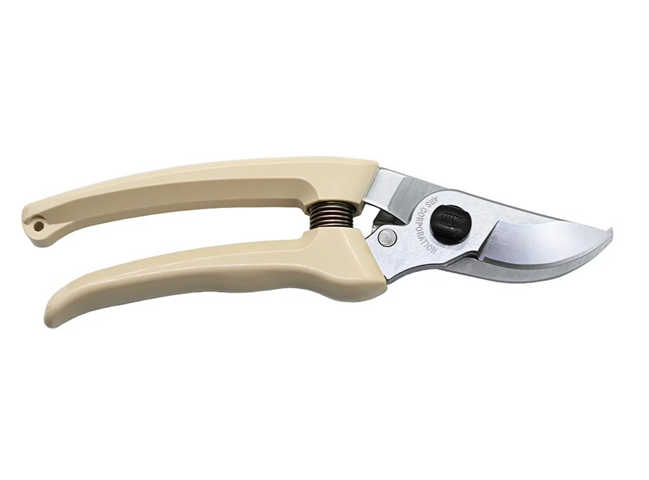 The ARS pruning range is a premium Japanese brand renowned for using high-quality steel to provide sharp, durable cutting edges. The ARS 130-DX pocket pruner is ideal for light-duty pruning, making cuttings, or nursery work. Its anatomically shaped handles