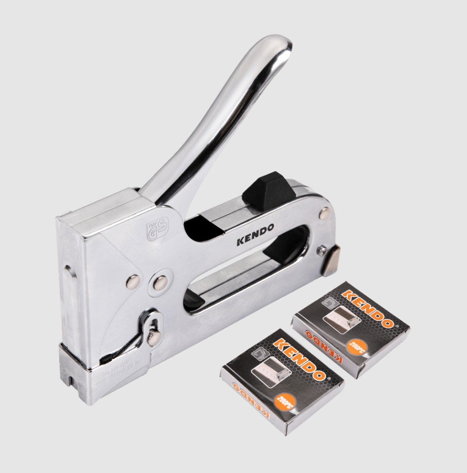 This steel housing is chrome-plated for durability and is designed for use with 414 mm staples, and it is GS certified for safety and quality assurance.