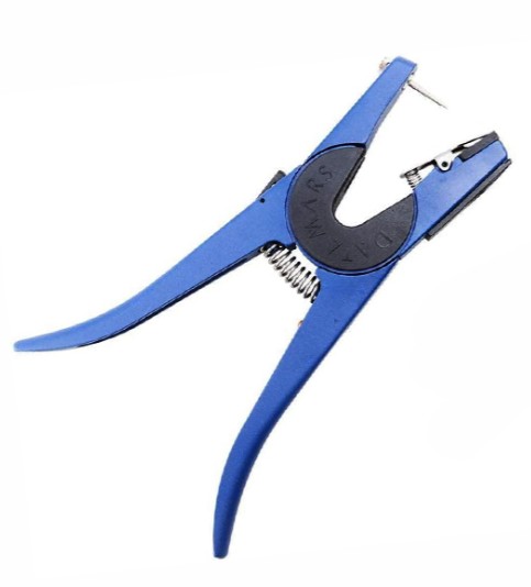 The Z-Tag Universal Applicator features a strong, familiar metal design and is suitable for use with Z2 Tags, EID, VID, LITS, and 2-piece tags. It is recommended for tagging cattle, sheep, and deer, and is supplied with a spare pin conveniently stored in the handle.