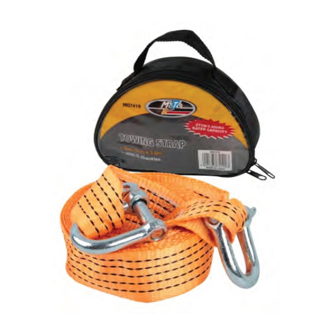 A 2000kg, 3.5M towing strap with "D" shackles, stored in a reusable pouch for efficient, secure recovery.