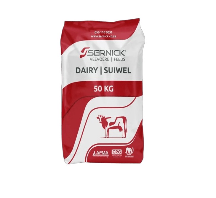 Growing replacement heifers is one of the most challenging and critical aspects of dairy farming, as the animals rumen transitions from a single stomach to a fully functioning ruminant system during this phase. The key objective is to support rumen development and rapid growth while avoiding fat deposition in the udder tissue, which can be achieved through high-quality protein rations. Following Sernicks optimal calf programme helps replacement heifers reach their full genetic potential.