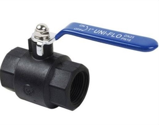 This nylon ball valve features a durable steel handle, a chrome-plated ball, and PTFE seals for reliable performance and leak resistance. It is designed to operate at pressures of up to 16 bar.