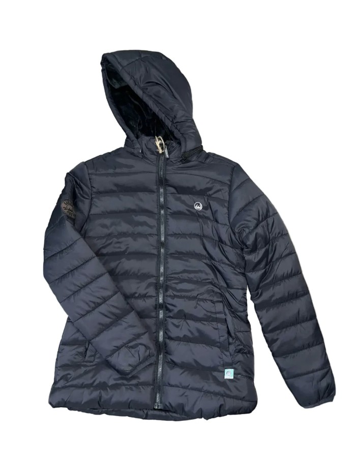 The jacket features a puffed design that provides effective insulation, offering warmth and comfort in colder weather. It is typically constructed from high-quality synthetic materials that are lightweight yet durable, often treated with a water-resistant or windproof coating for added protection against the elements. In addition, it has a modern, stylish appearance and may include practical details such as elastic cuffs, an adjustable hem, and functional pockets, all of which enhance both its usability and overall look.