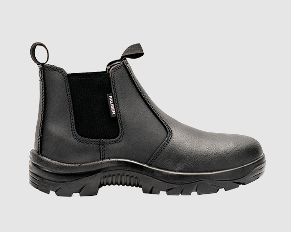 The Chelsea is built for everything from agriculture to mining. With a 200-joule steel toe cap, steel midsole for anti-penetration, and a shock-absorbent, oil-resistant sole, its made to perform in demanding environments. With slip resistant and anti-static properties, you're protected on every surface, in every shift.