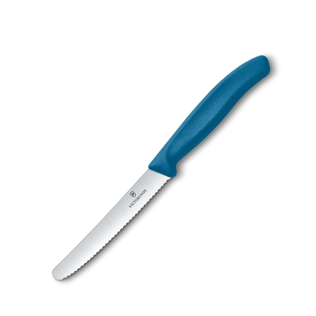 Serrated knife from the Swiss quality brand Victorinox. This knife has many uses, such as peeling and cutting fruit and vegetables, cutting hard rolls, sausage, cheese, etc. Also ideal as a steak knife. The knife has a serrated blade made of high-alloy, optimally hardened stainless steel, which guarantees that it will stay sharp for a long time. The handle is made of dishwasher-safe plastic. This knife is available in four different colours.