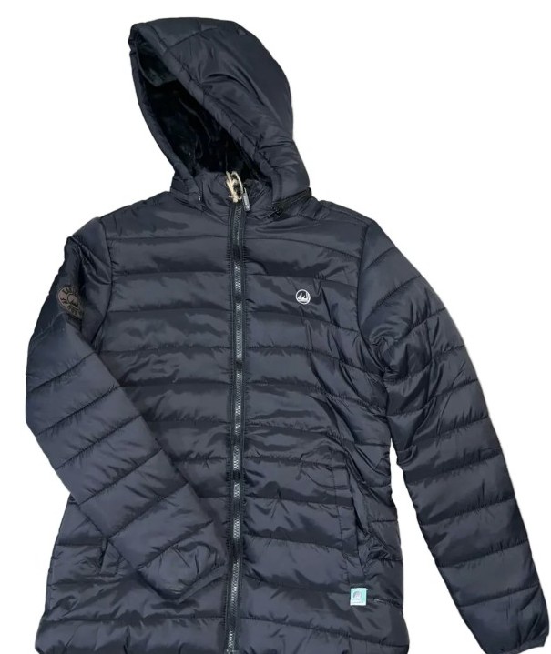 The jacket features a puffed design that provides effective insulation, offering warmth and comfort in colder weather. It is typically constructed from high-quality synthetic materials that are lightweight yet durable, often treated with a water-resistant or windproof coating for added protection against the elements. In addition, it has a modern, stylish appearance and may include practical details such as elastic cuffs, an adjustable hem, and functional pockets, all of which enhance both its usability and overall look.