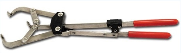 Bander for castration also used for dehorning.