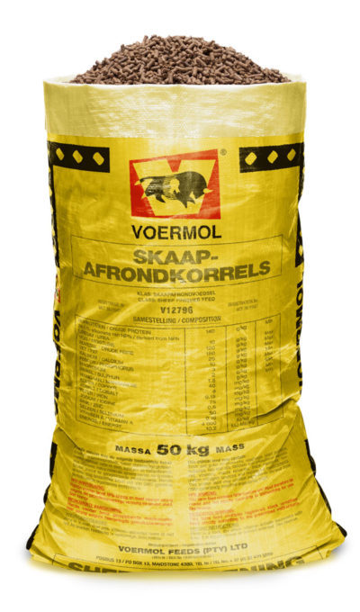 VOERMOL SHEEP FATTENING PELLETS (V12796). Class: Sheep Finisher Feed. A complete pelleted feed formulated for the feedlot fattening of lambs. It supplies the necessary minerals, trace minerals and Vitamin A to support optimum growth and performance. The formulation contains an ionophore and other registered feed additives that improve feeding efficiency and animal performance when used as directed. The complete pellet format simplifies feeding, supports consistent nutrient intake and does not require home mixing. Feed ad libitum after introducing animals gradually, with additional hay supplied during the first 14 days of adaptation. Follow the prescribed feeding instructions and consult a veterinarian regarding an appropriate dosing and vaccination programme, including protection against Clostridium species. Contains medicaments and must not be fed to horses. Use strictly according to the product label and medication, urea-safety and withdrawal instructions.