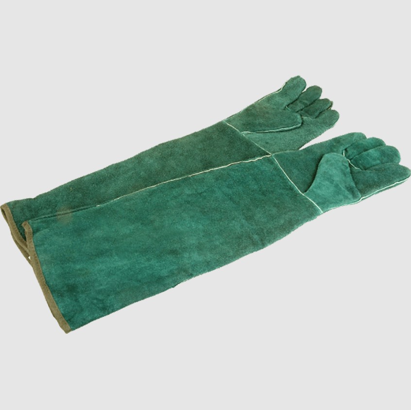 These gloves are made from fully cow leather, providing a soft, comfortable, and durable feel. They are fully lined for added comfort and are suitable for both welding and general handling tasks.